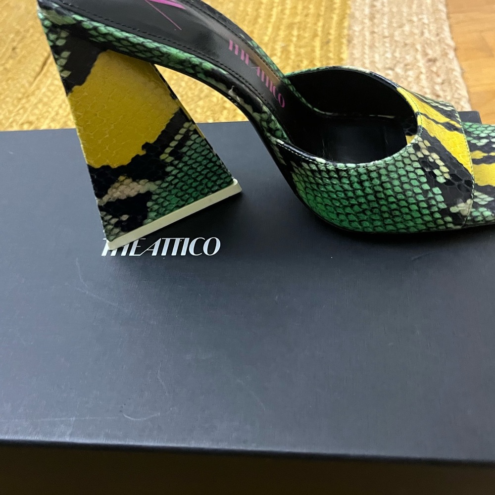 The Attico brand, size 7, green-yellow-black color.in good condition.